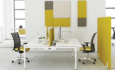 Großer Schreibtisch mit 2 Drehstühlen