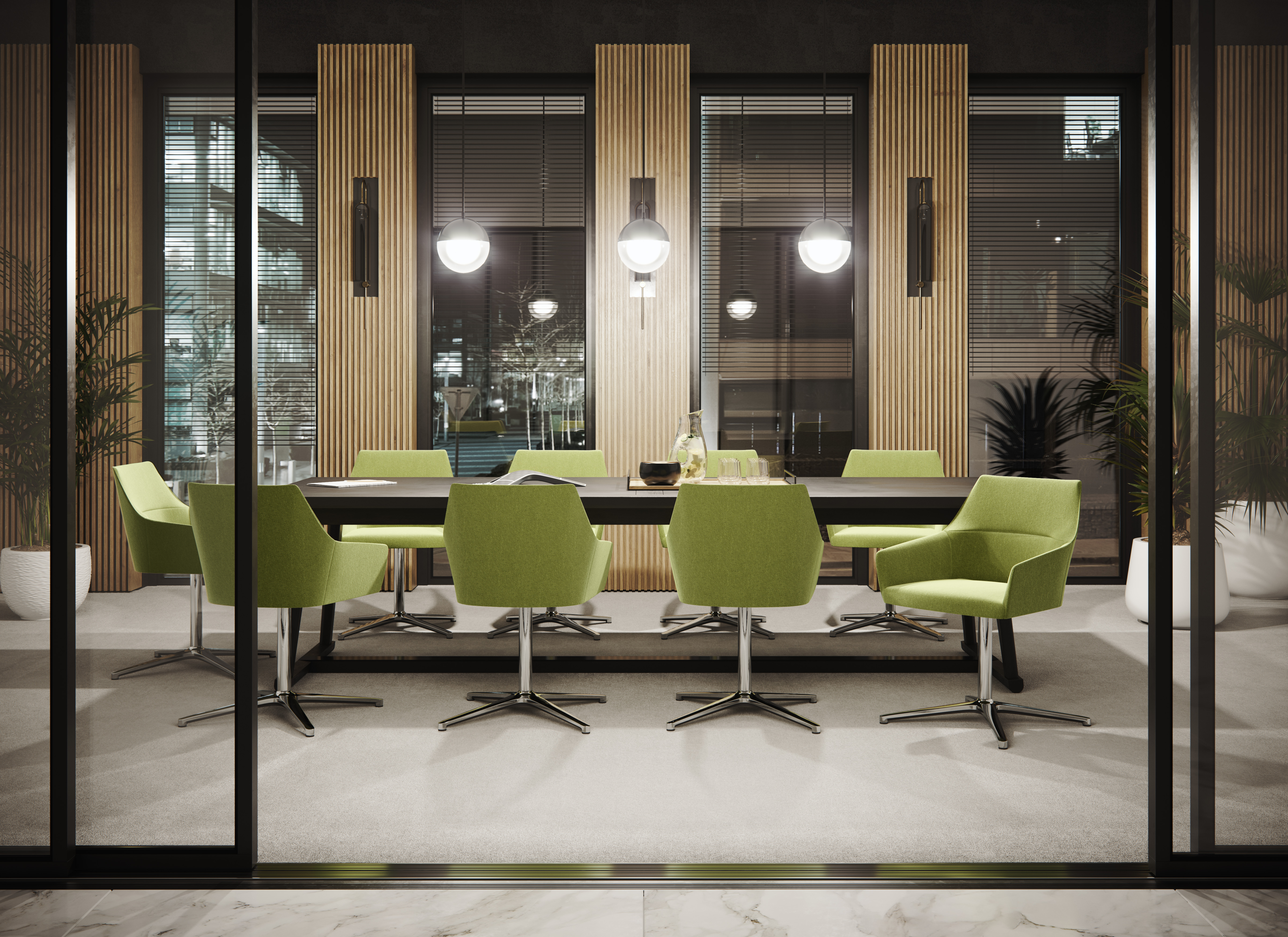 Konferenztisch in gläsernem Besprechungsraum