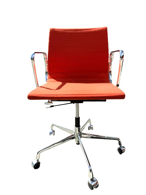 Gebrauchter Vitra Aluminium Chair EA 117