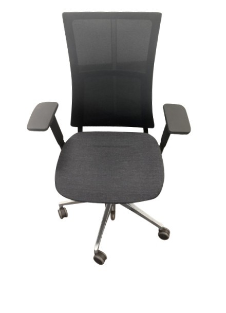 Neuwertiger, ergonomischer Bürodrehstuhl mit Armlehnen und hoher Rückenlehne