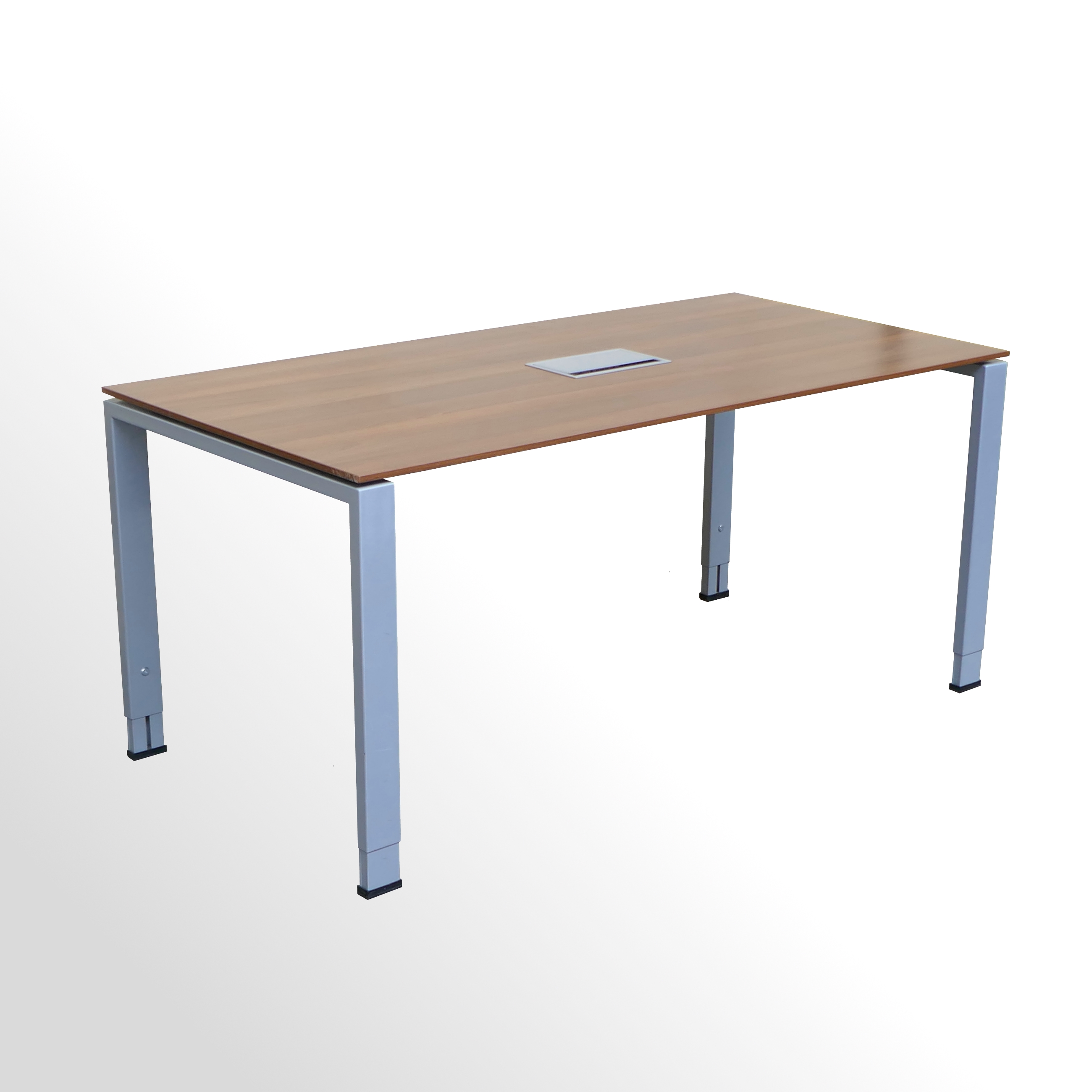 Vario-Besprechungstisch-1600x800-Nussbaum-Dekor-mit-Steckdose-1 Gebrauchter Vario Icon Besprechungs- und Konferenztisch - Nussbaum Dekor - mit Bedarfssteckdose