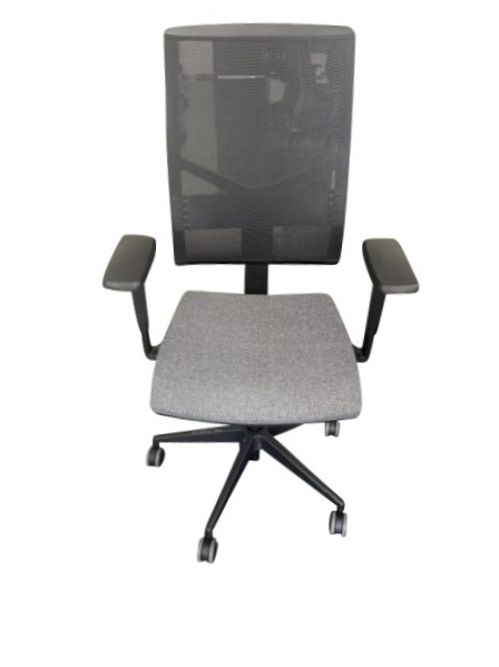 Günstiger Bürodrehstuhl mit Armlehnen und Netzrücken