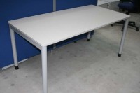 Günstiger, gebrauchter Steelcase Schreibtisch - Einzelstück-Sonderpreis!